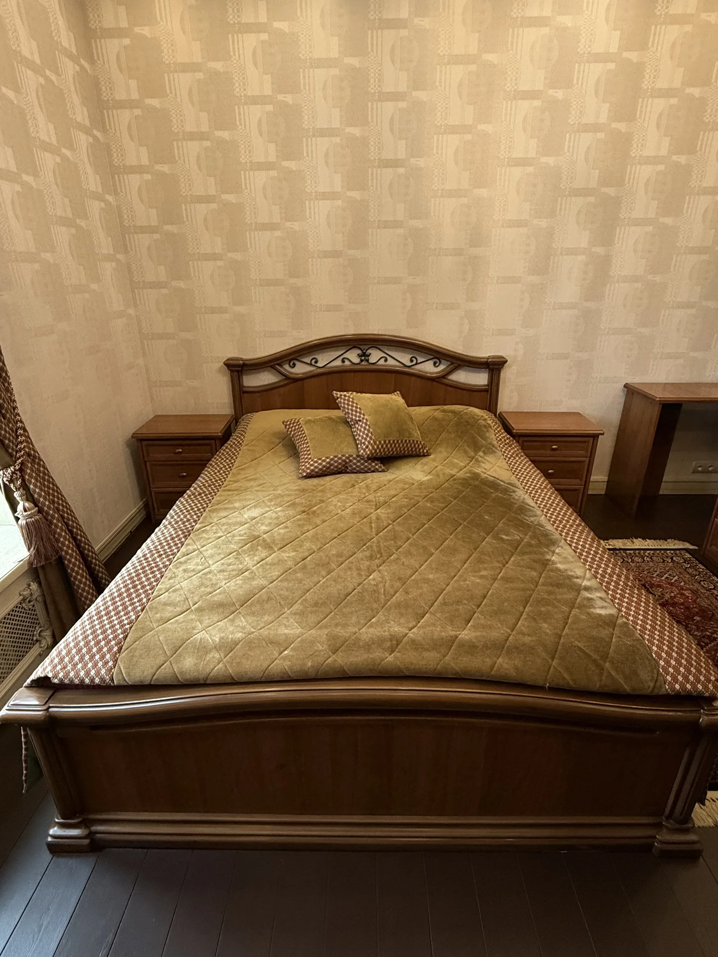 Итальянская кровать + тумбы