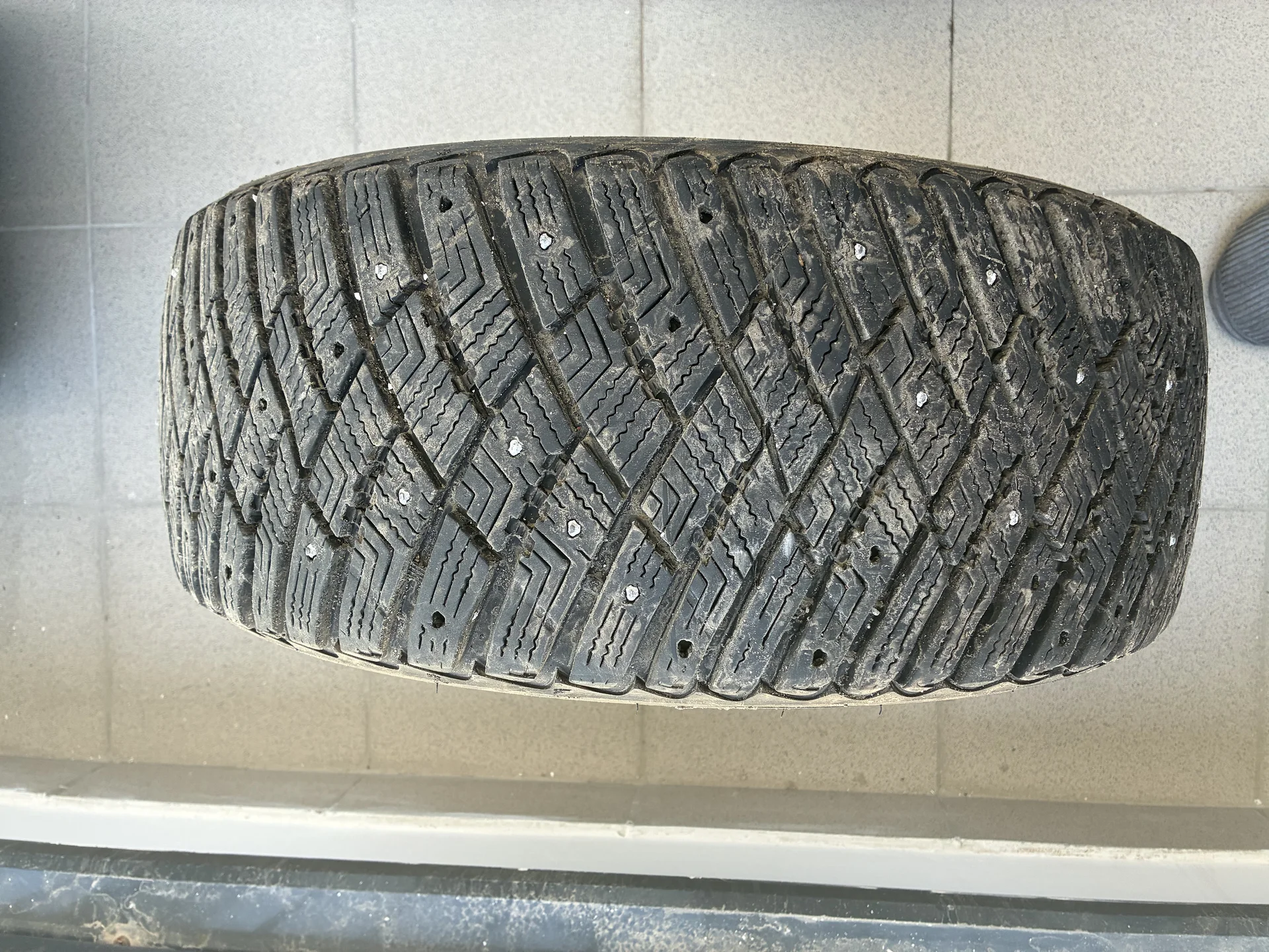 Зимние шины Goodyear UltraGrip IceArctic 225/50R17 - миниатюра 2