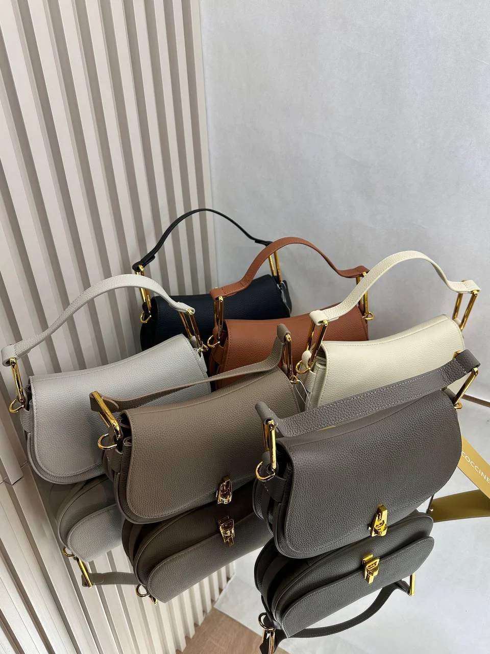 Сумка женская Coccinelle Magie Soft - миниатюра 10