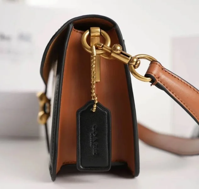 Женская сумка Coach Tabby Shoulder Bag - миниатюра 3