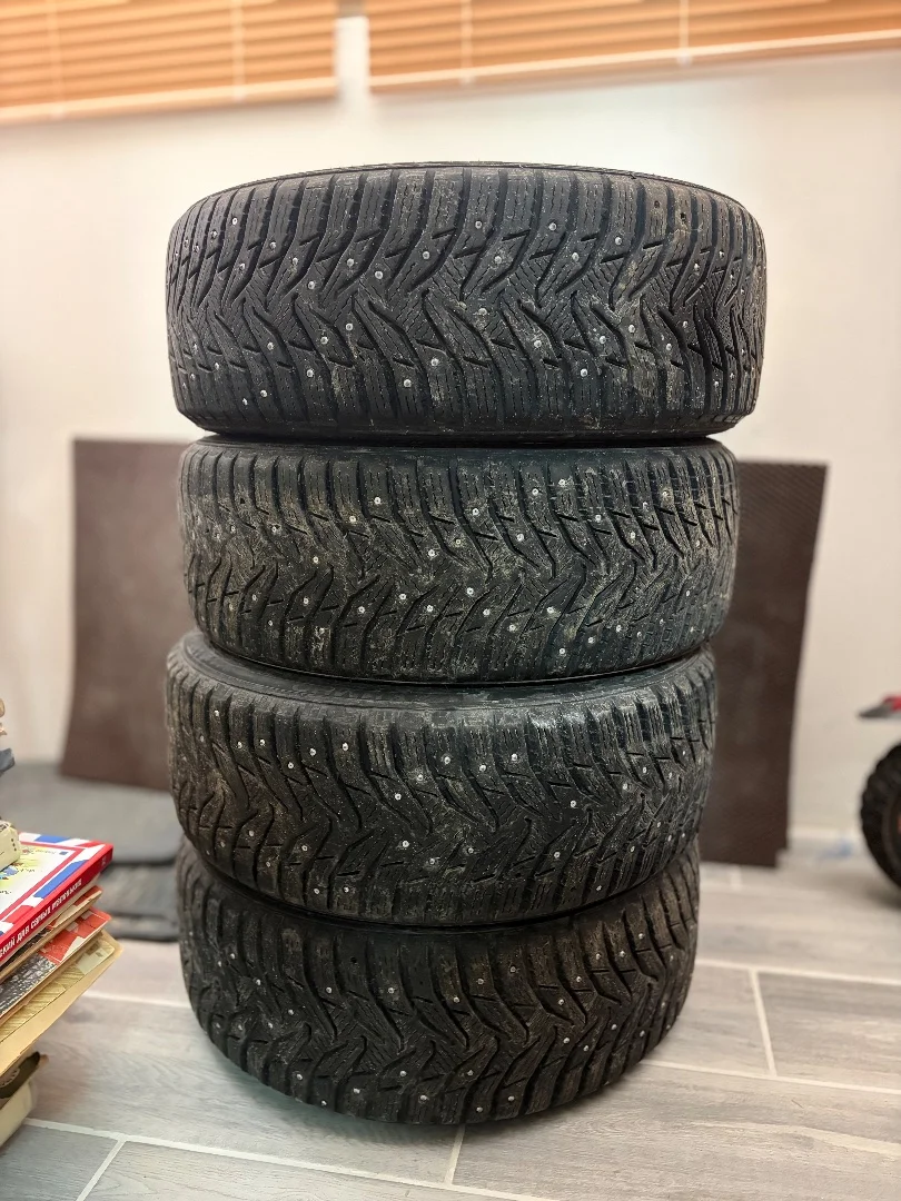 Резина зимняя Kumho 2024 год r17 205/45 - изображение 1