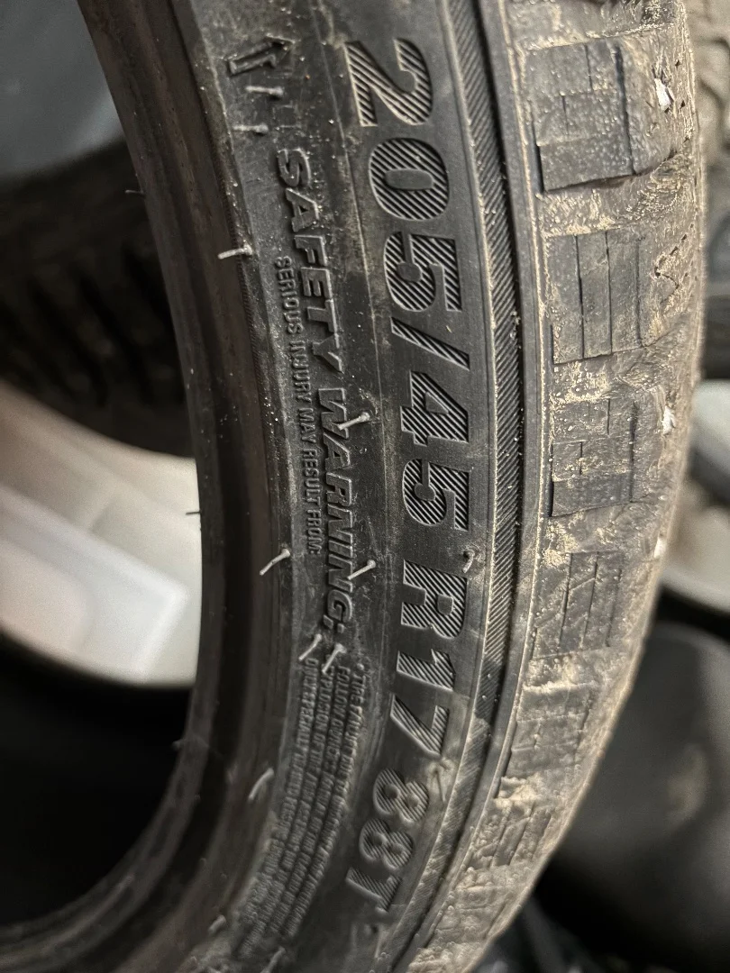 Резина зимняя Kumho 2024 год r17 205/45 - миниатюра 4