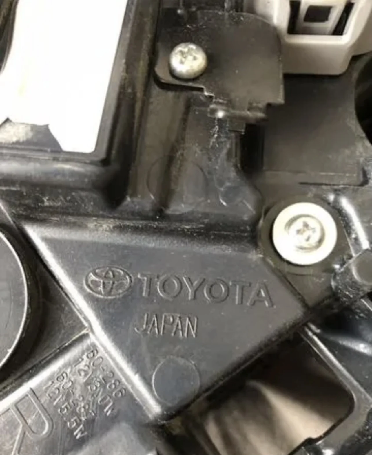 Фонарь задний правый Toyota Land Cruiser 300 - миниатюра 3