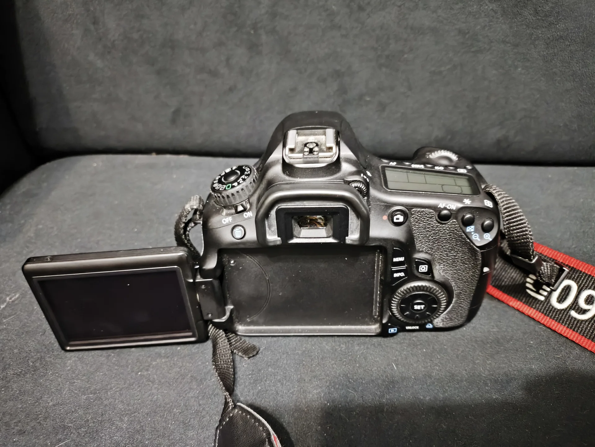 Фотоаппарат canon 60d + ef-s 24mm - миниатюра 3