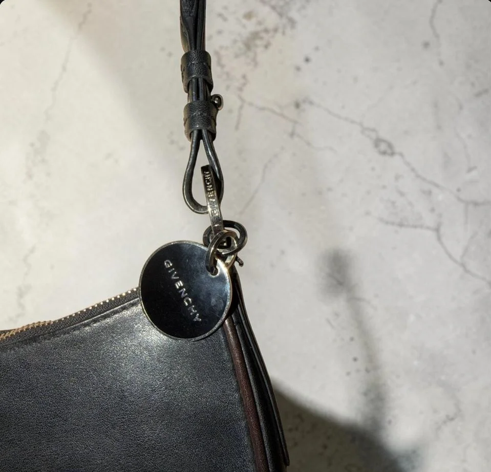 Винтаж оригинал Givenchy Leather Hobo / Baguette - миниатюра 5