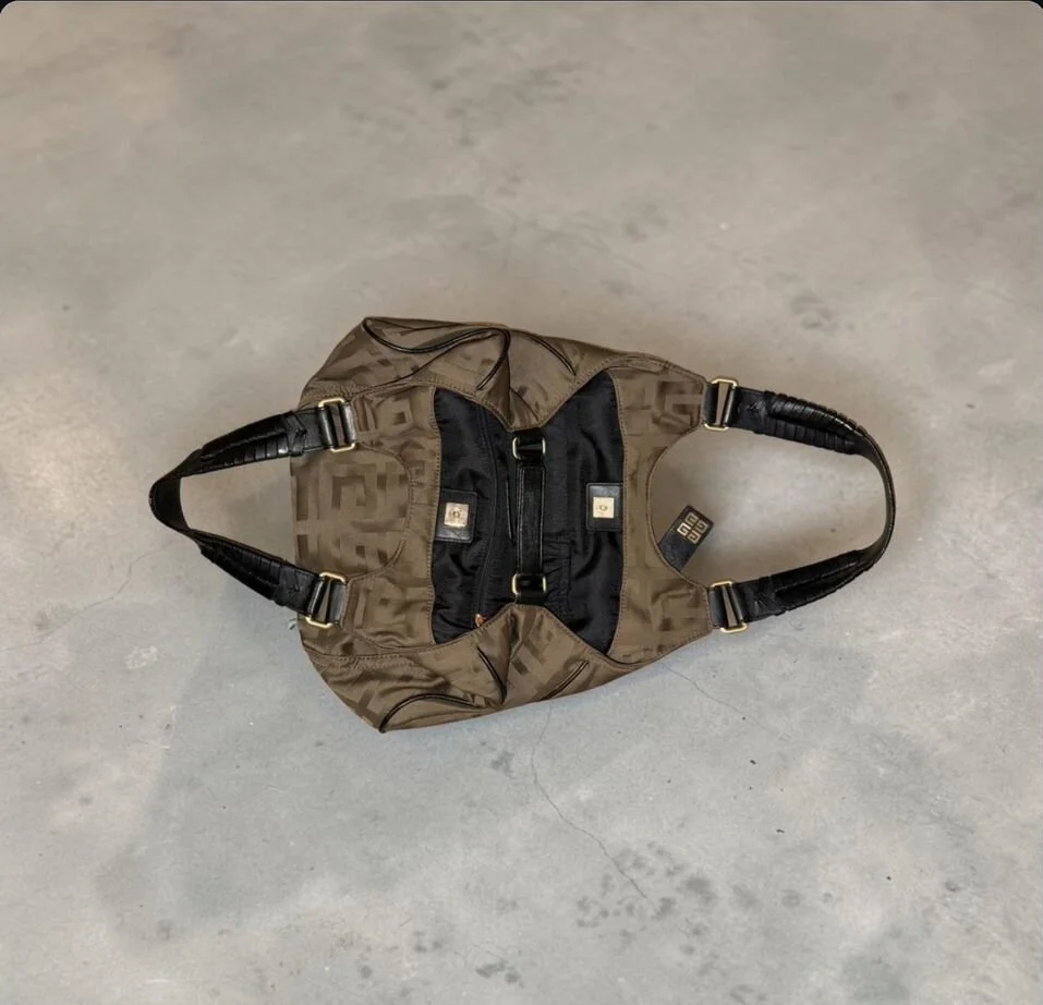 Givenchy monogram hobo bag archive - миниатюра 3