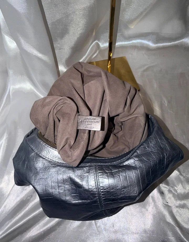 Редкая Givenchy silver leather hobo bag - миниатюра 6