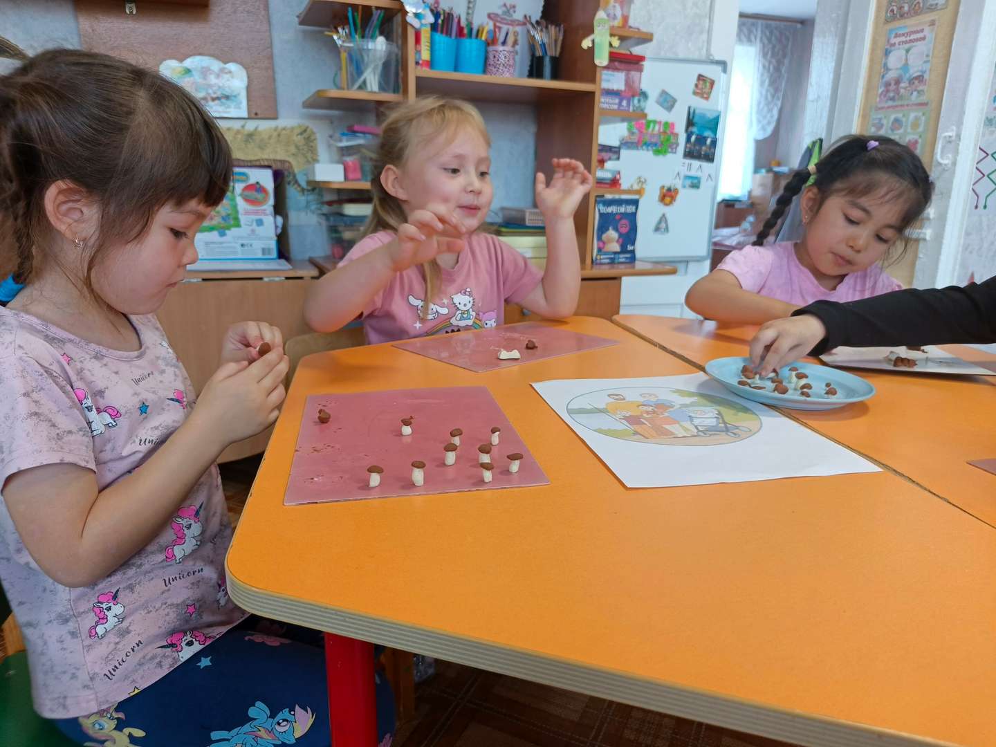 Слепили грибочки и "посадили" в лесу