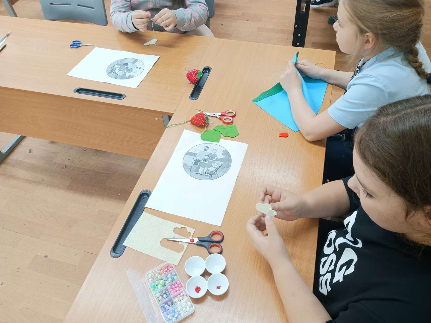 Декорирование и сборка деталей картины