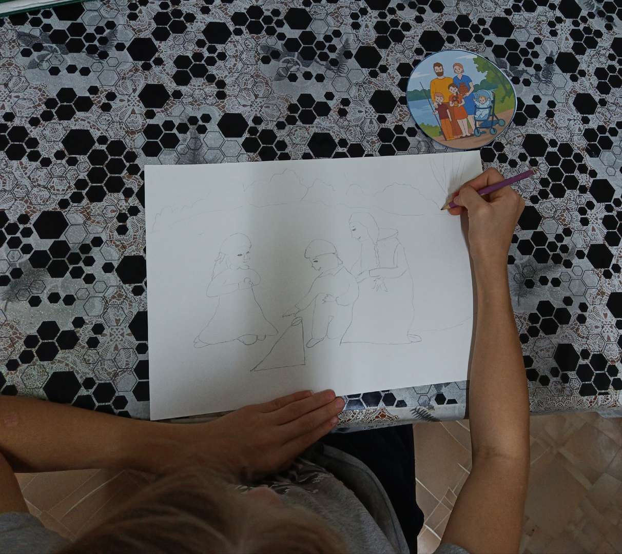 Нарисовала рисунок карандашом
