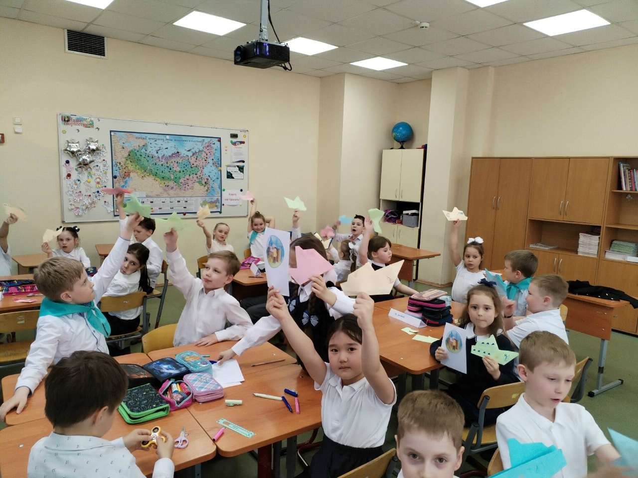 Кораблики готовы. Нужно пригласить на борт пассажиров.