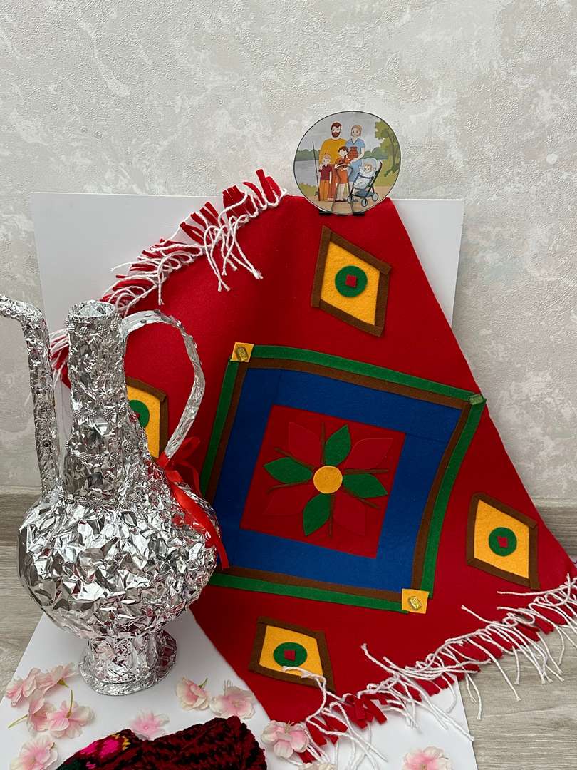 Серебряный кувшин и лезгинский ковер