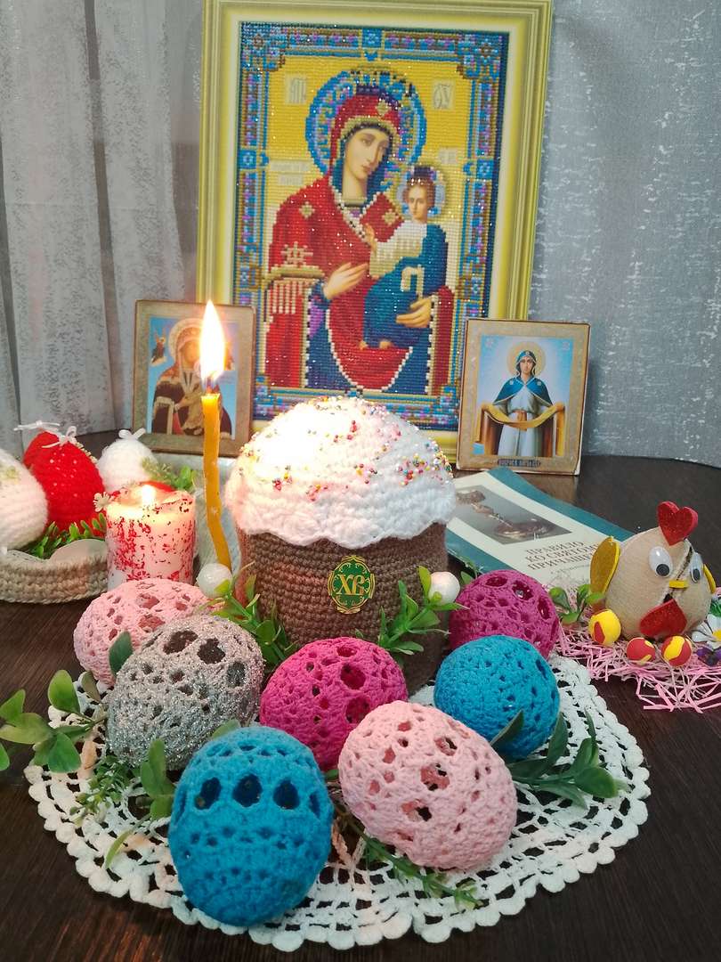 Пасхальный куличик дорог и хранит воспоминания о вечерних семейных рассказах про традиции святого праздника на Руси. Пасха.