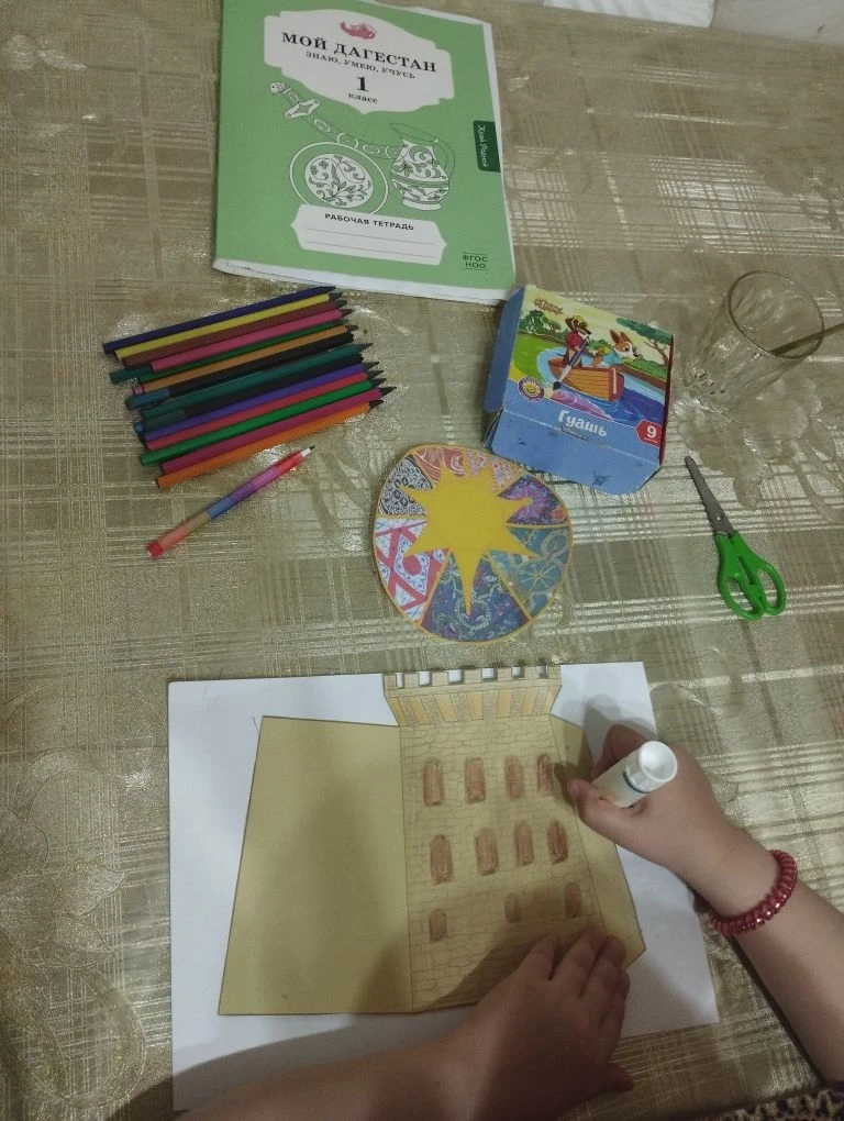 Клеим детали