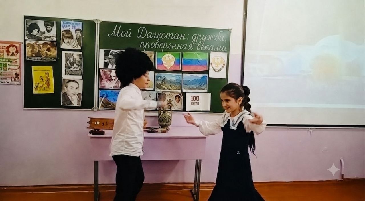 Исполнение лезгинки на классном часе! Это не просто танец, а мощный инструмент для знакомства с культурой, развития чувства ритма и создания дружеской атмосферы.