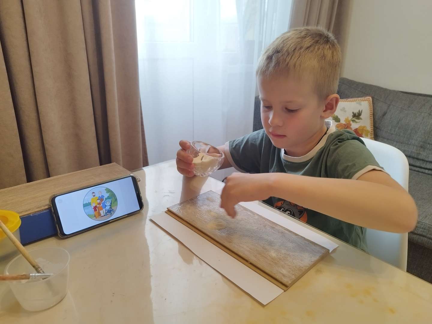 приклеивание манной крупы имитирующая песчаный берег
