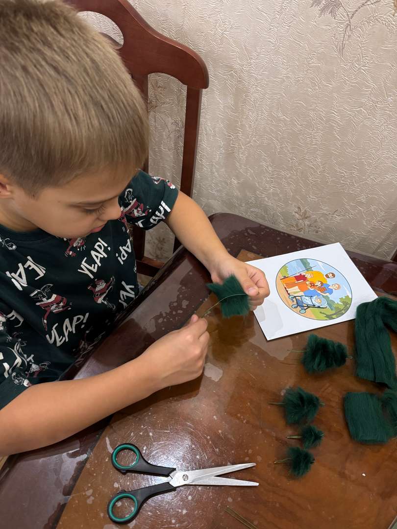 Делаю елочки из проволоки и шерсти для валяния