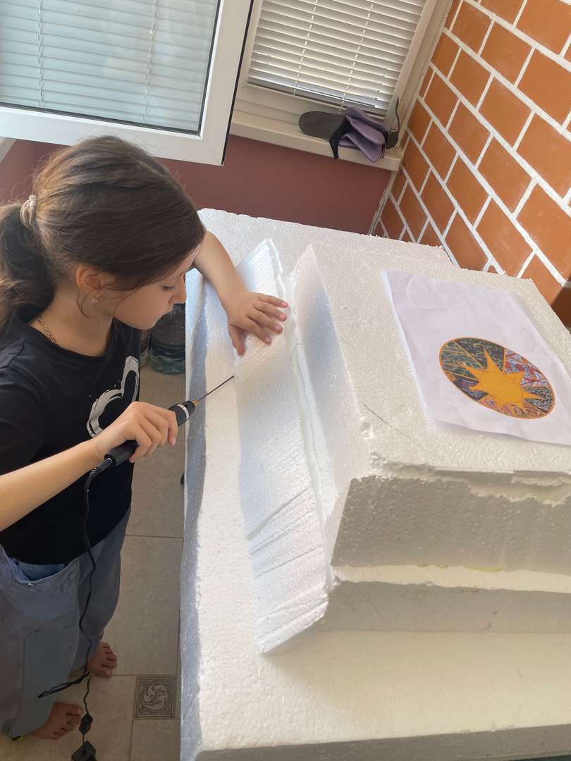 Склеила слои пенопласта и приступаю к формированию будущего макета. немного волнуюсь. Работа предстоит кропотливая и хочется не упустить важные детали и отобразить мое родовое село таким, как оно есть на самом деле