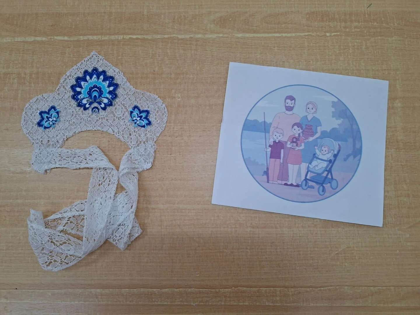 Приклеили подготовленный орнамент.