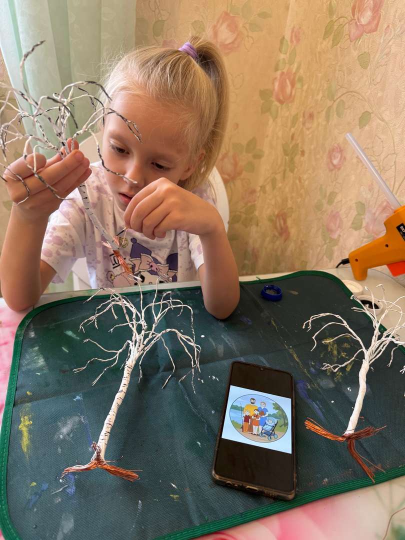 Покраска коры березы зубочисткой