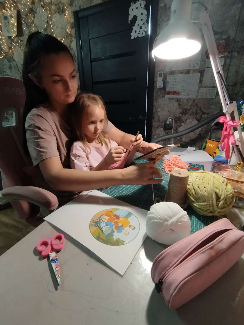Делаем заготовки для кукол вместе 
