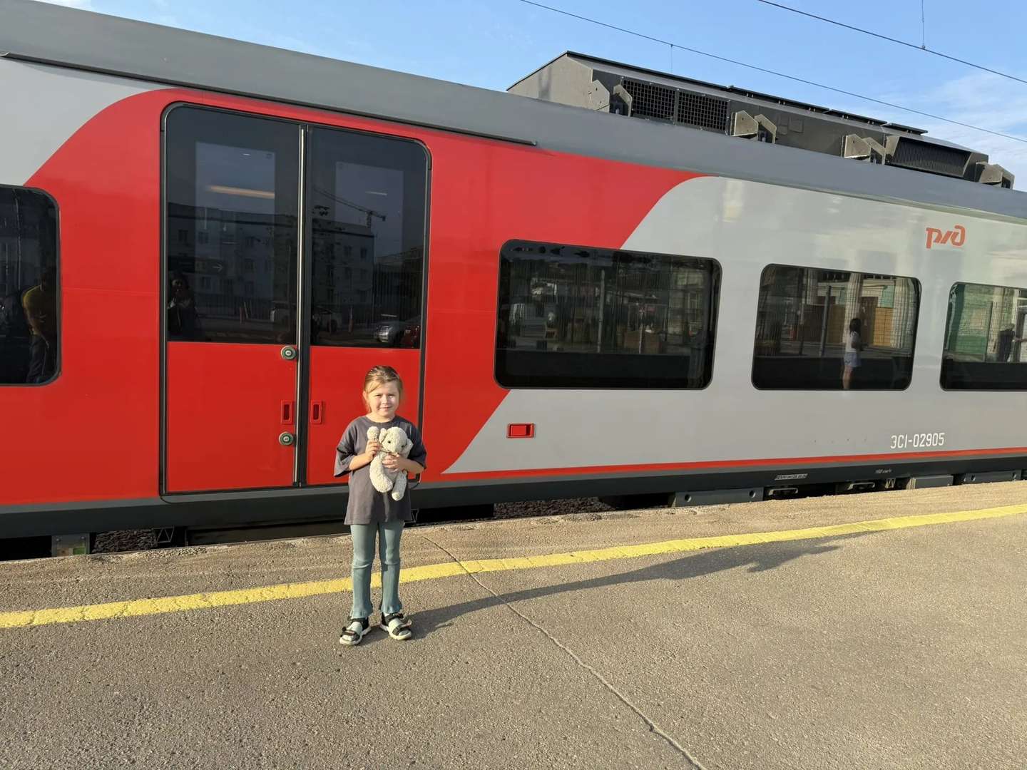 Мы ездили в Смоленск на поезде Ласточка и на машине. За две поездки собрали свой видеоряд.
