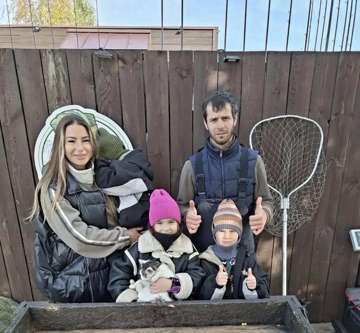 Наш секрет успеха — в поддержке друг друга и умении превращать обычные дни в маленькие праздники. Пусть эта фотография станет заставкой к конкурсной работе и передаст атмосферу, в которой рождаются лучшие идеи.