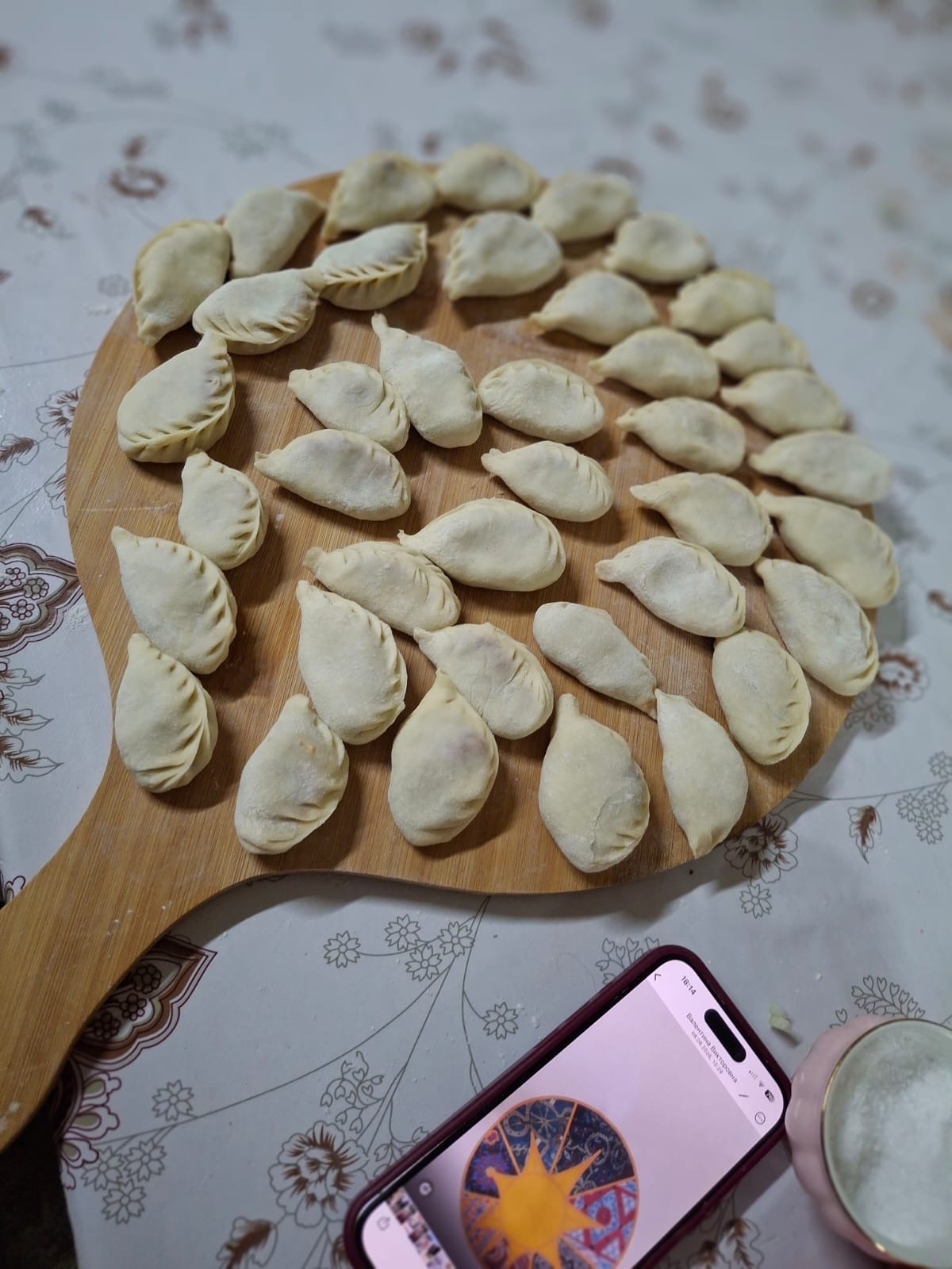 Получается такое искусство с косичкой