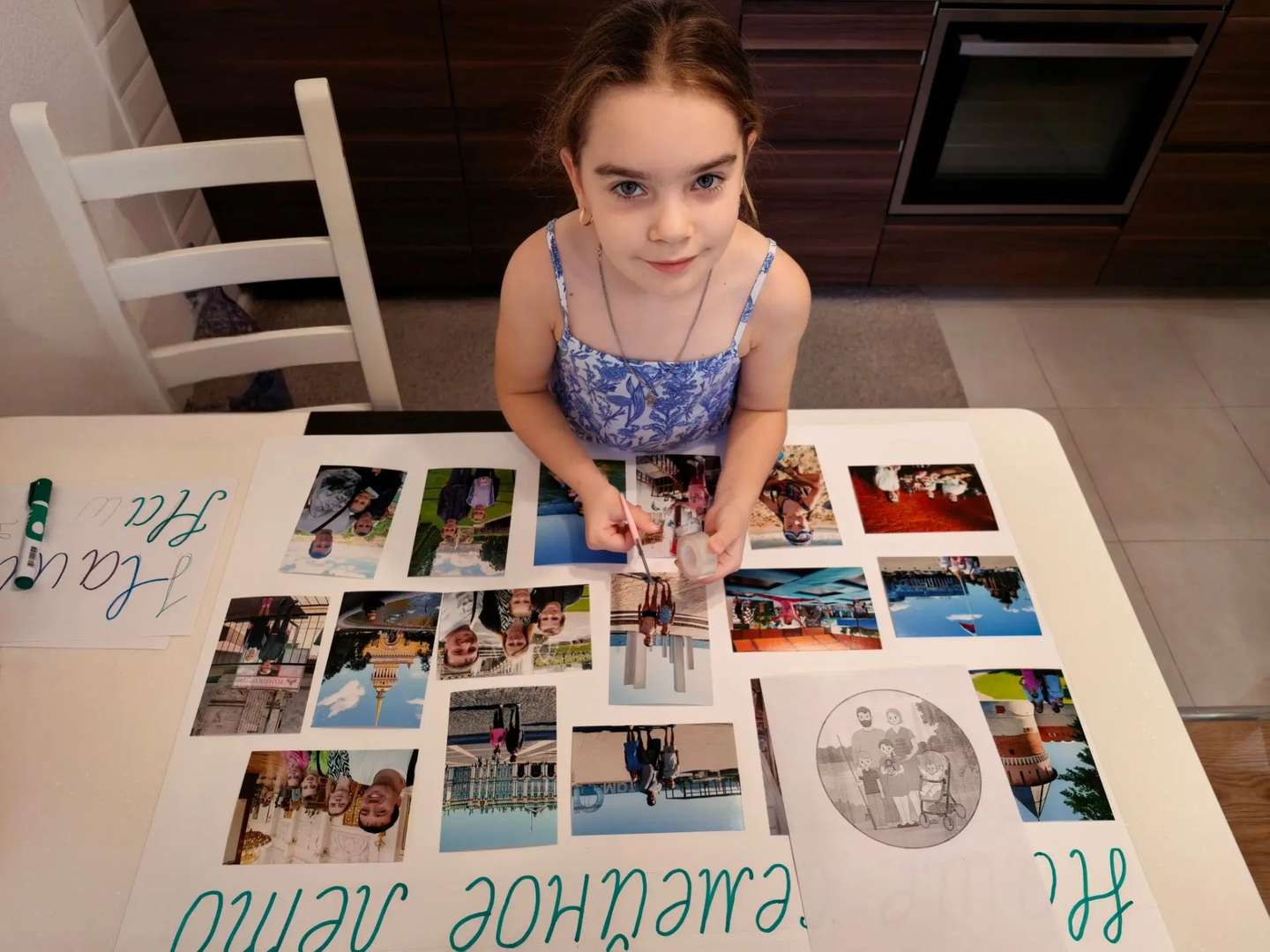 Тонкий двусторонний скотч- надежный помощник в креплении фотобумаги к основе поделки.