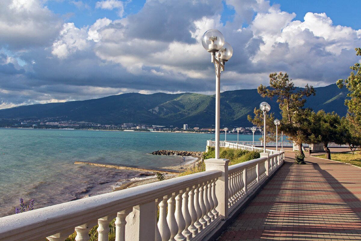 Релакс-тур: замок Шато де Талю и Геленджик — 2