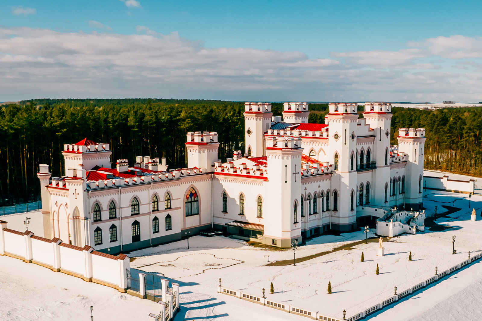 Загородная экскурсия в Гатчину с экскурсией по Большому Гатчинскому дворцу или загородная автобусная экскурсия в Стрельну — фото 2
