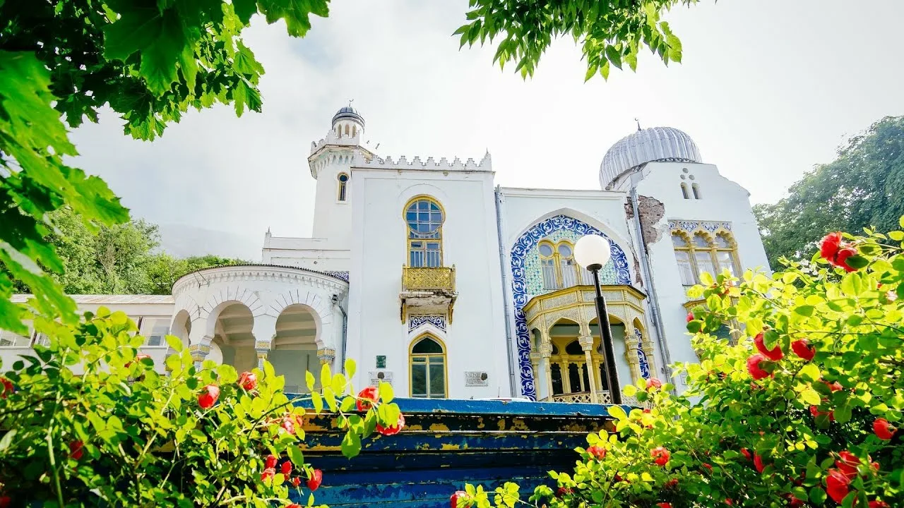 Рассвет на Ай-Петри, парад тюльпанов и дворцы Крыма