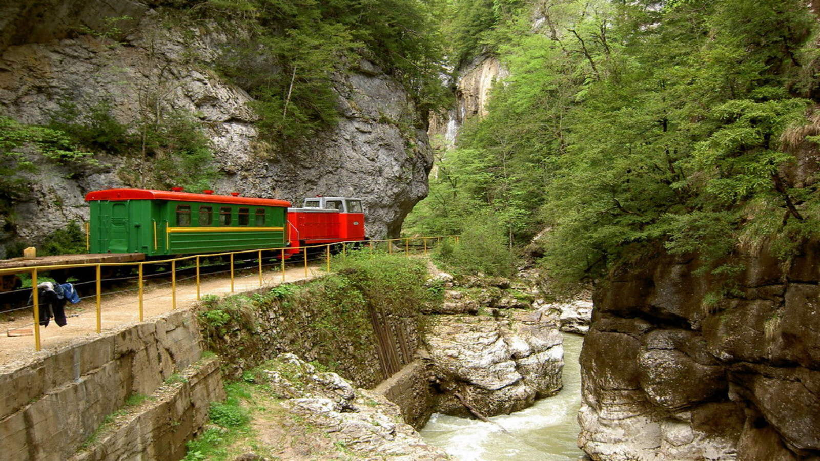 Эльбрус и Чегемские водопады