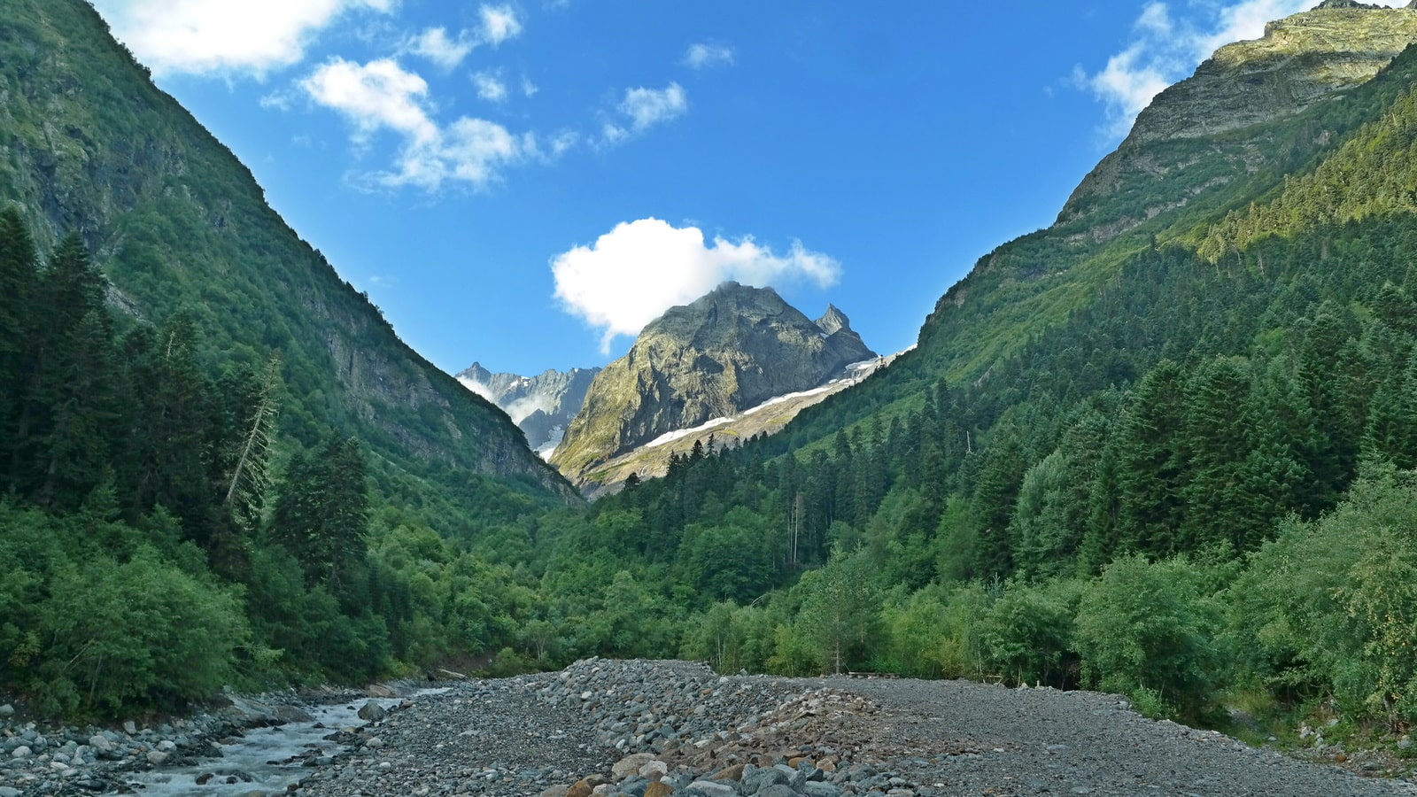 Домбай: выходные в горах