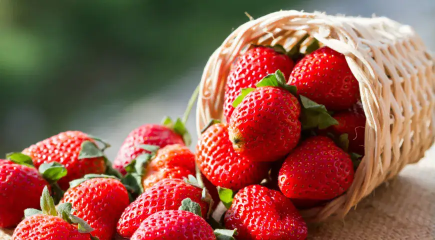 Strawberries contain vitamin C and iron, supporting heart health