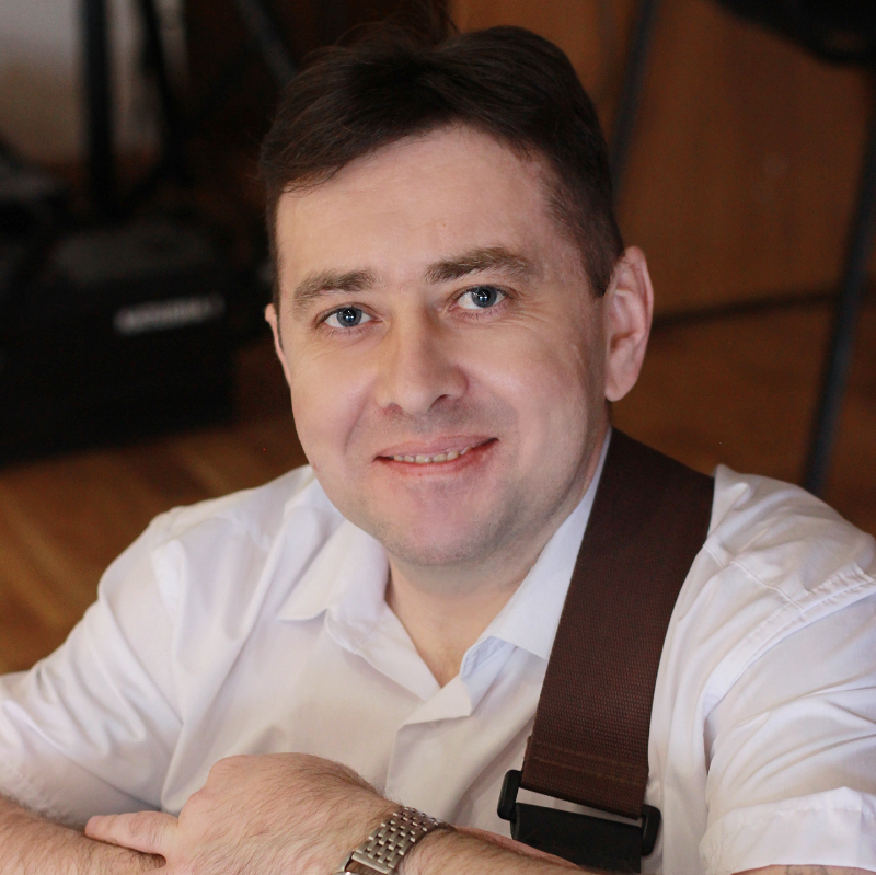 Преподаватель Дмитрий Пряхин