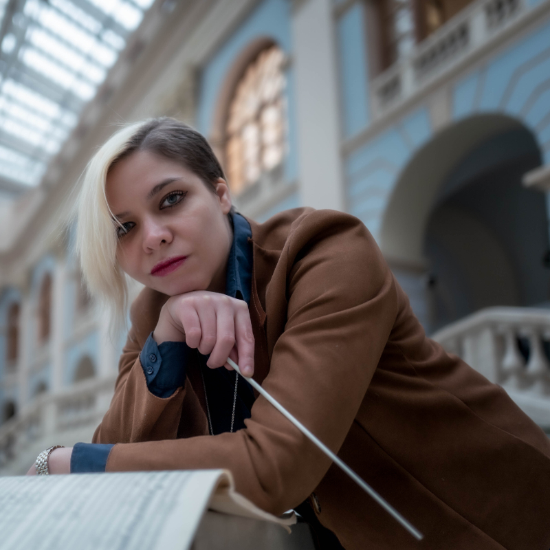 Преподаватель Мария Романовна