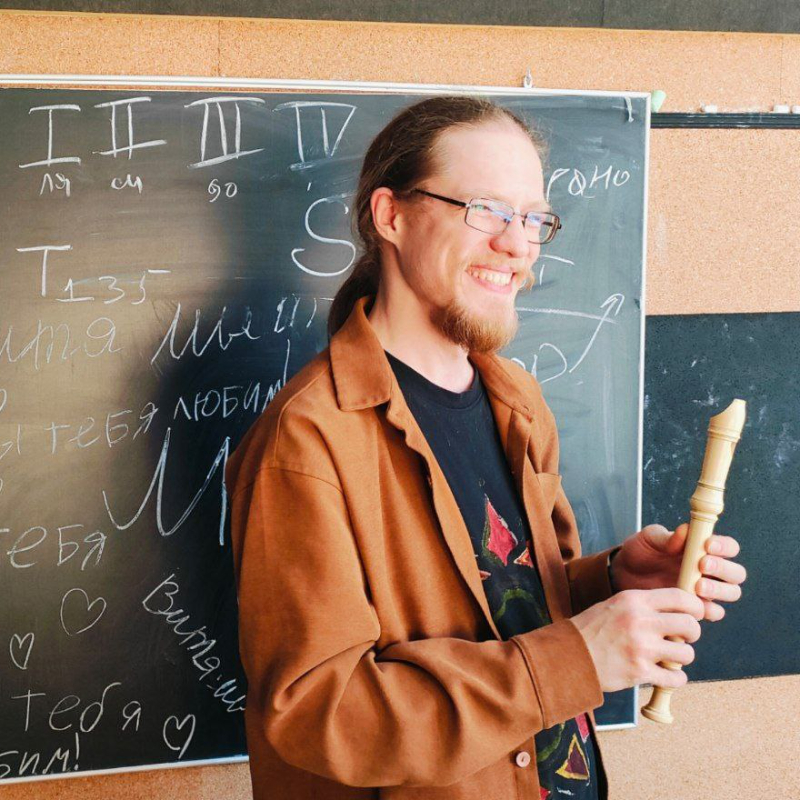 Преподаватель Виктор Лопатин