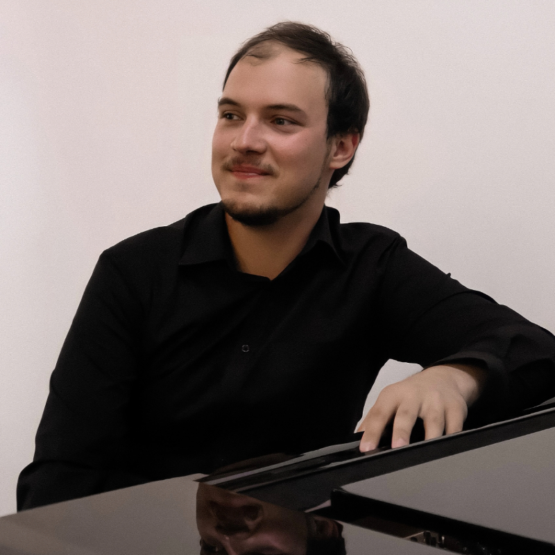 Преподаватель Алексей Селезнев