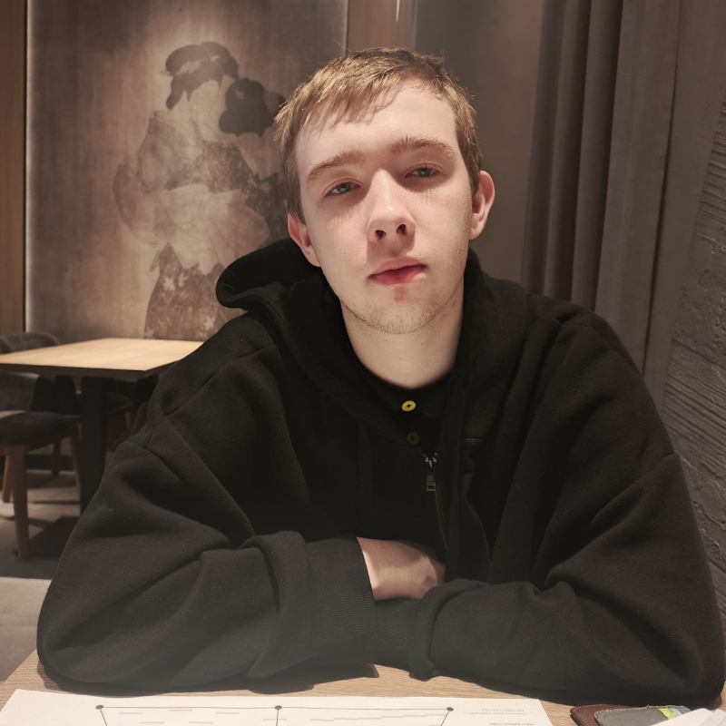 Преподаватель Мирослав Жуков