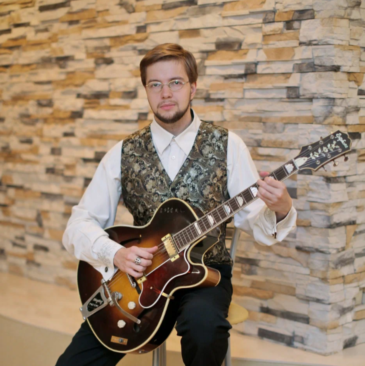 Преподаватель Денис Печенкин