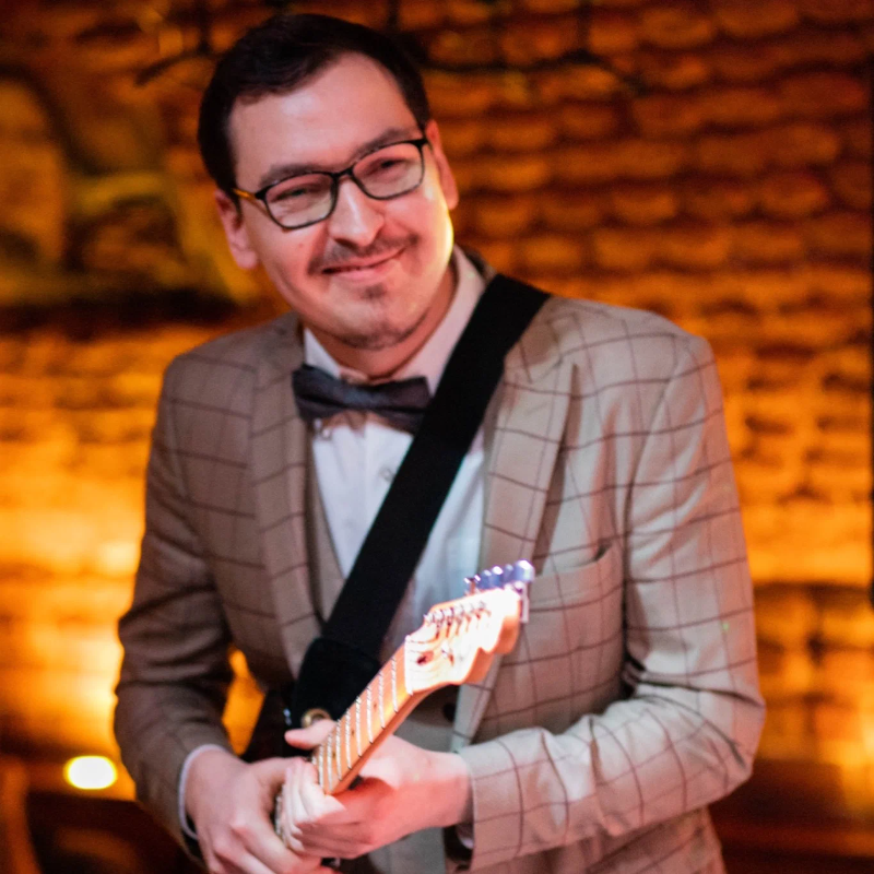 Преподаватель Андрей Жуйков