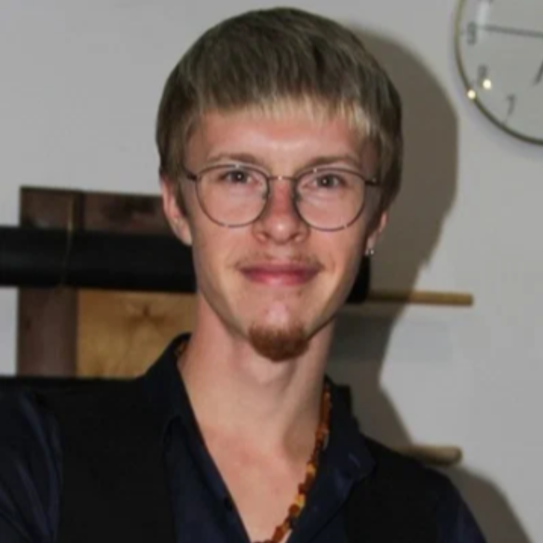 Преподаватель Андрей Давыдов