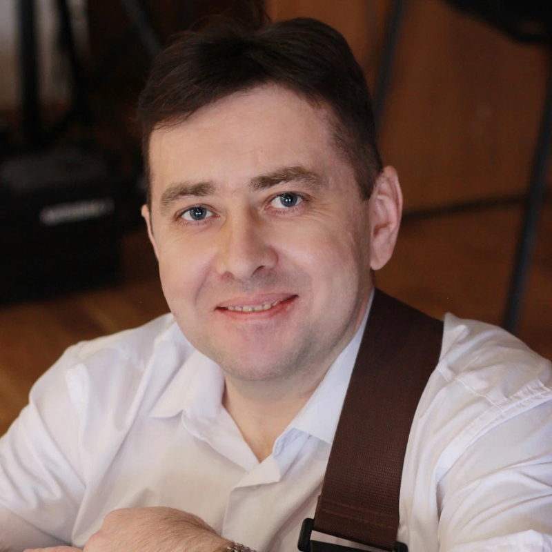 Преподаватель Дмитрий Пряхин