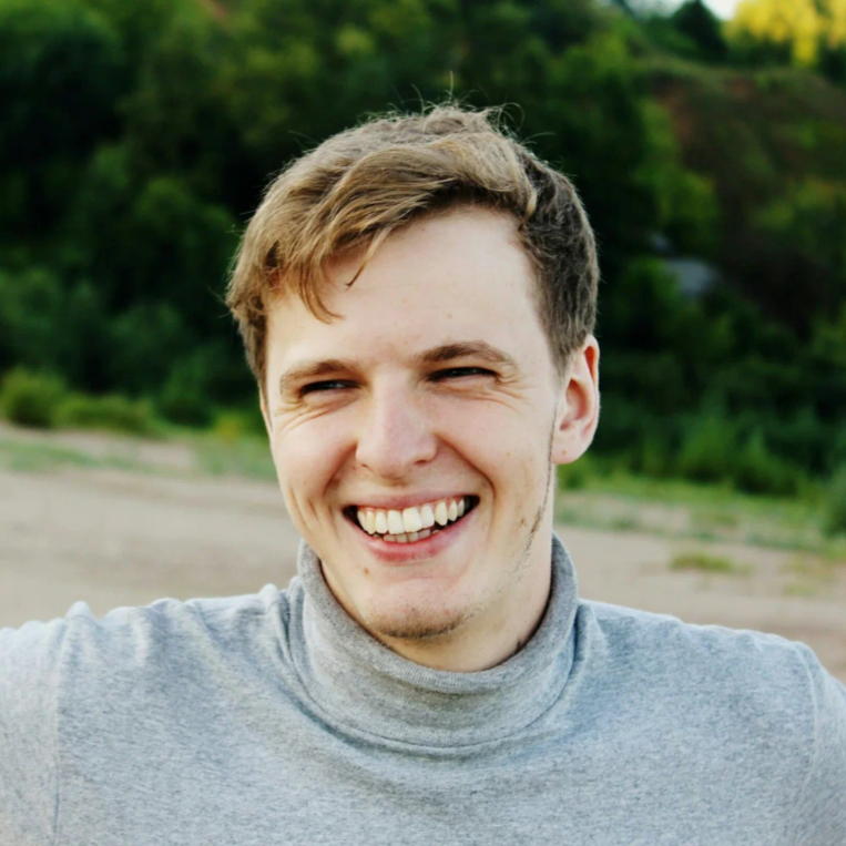 Преподаватель Владислав Пинегин