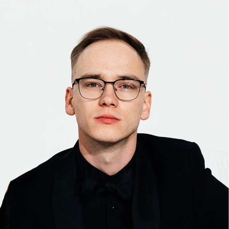 Преподаватель Андрей Хмельников