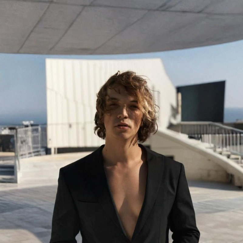 Преподаватель Дмитрий Мангушев