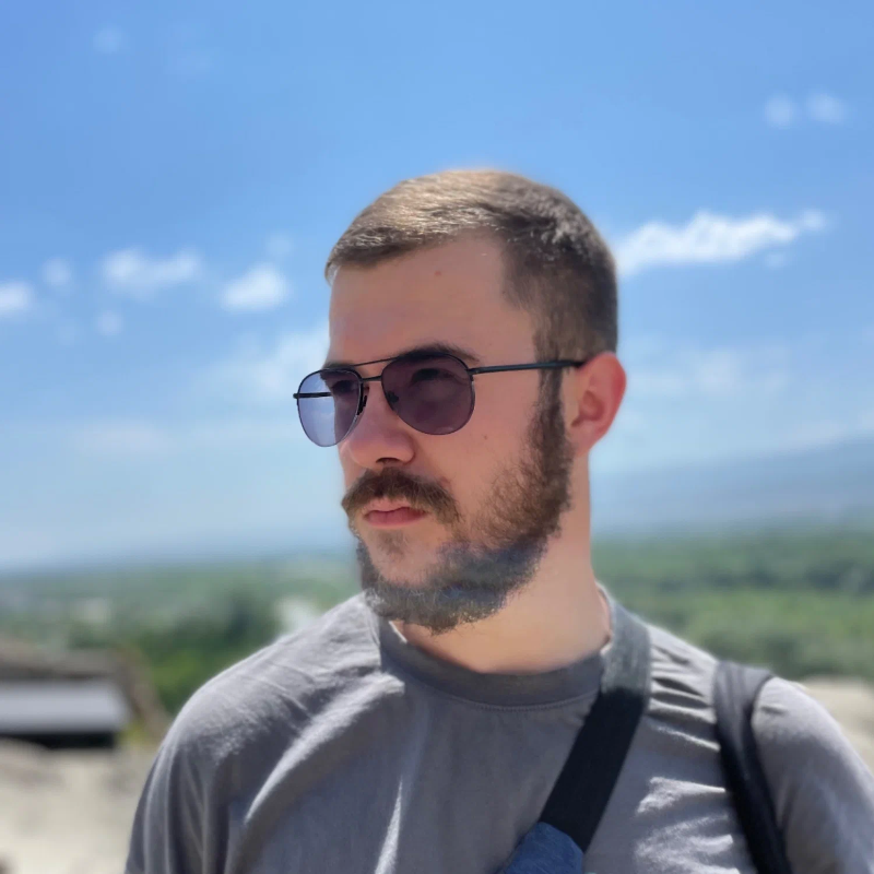 Преподаватель Илья Межуев