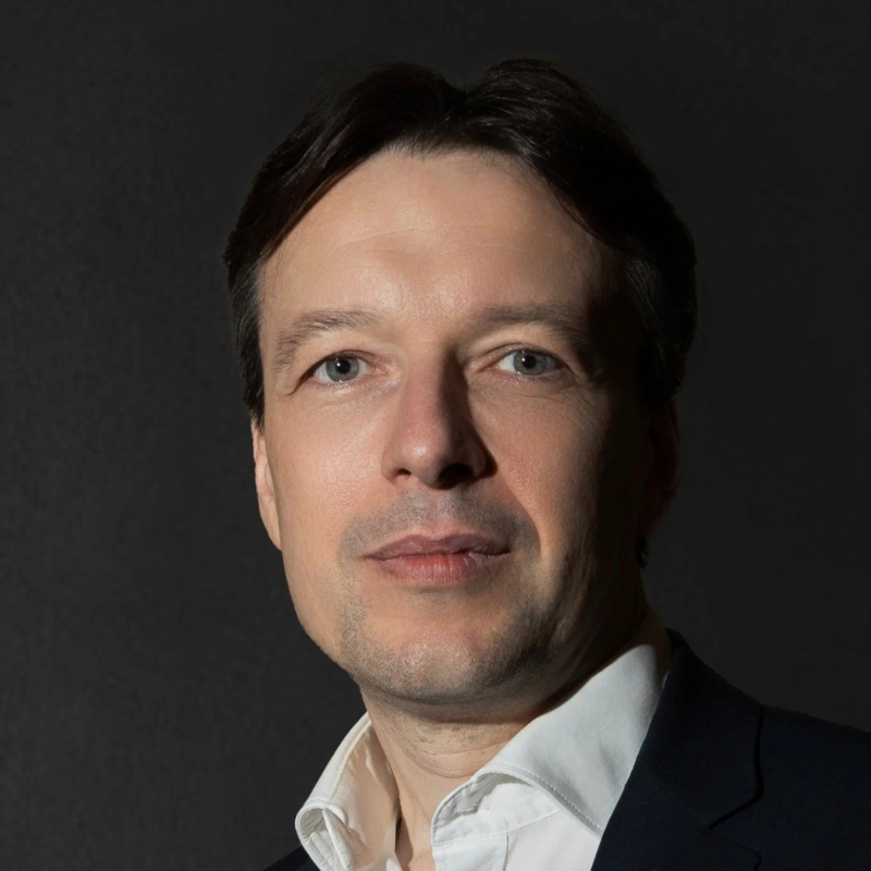 Преподаватель Александр Новиков