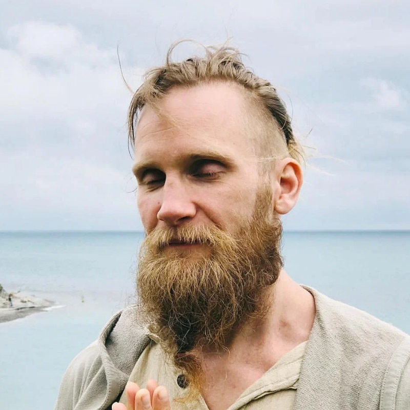 Преподаватель Никита Демидов